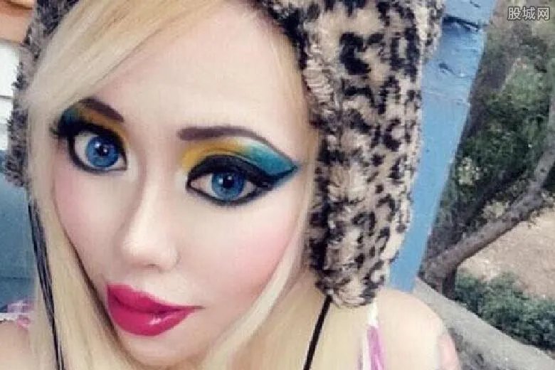 美国女子整成芭比 最近完成第36次手术