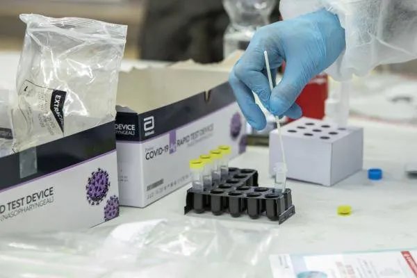 个别自美赴华乘客篡改阳性记录，此举造成了怎样的恶劣影响？