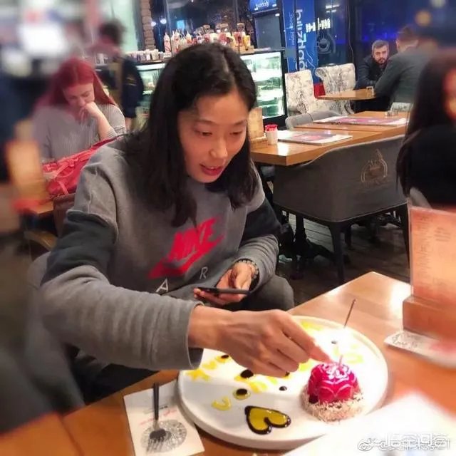 33分逆转获胜,朱婷赛后更博:餐厅老板给了一个surprise。你怎么看?