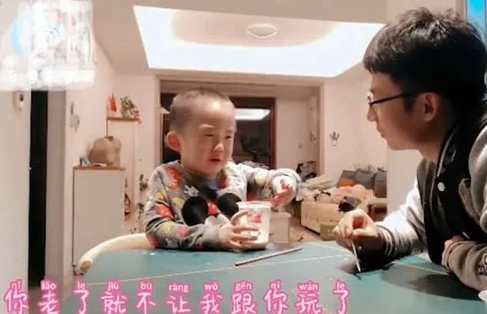 跟爸爸吃冰激凌聊到变老开始抹泪 详情画面曝光让人潸然泪下