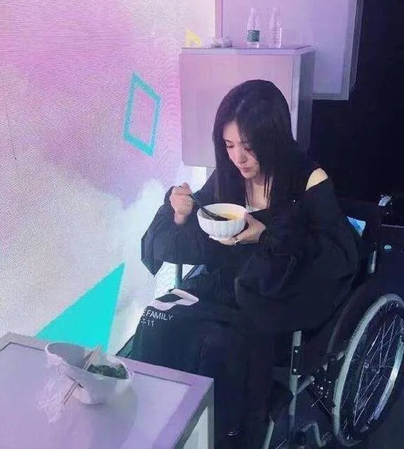 谢娜坐轮椅录节目是怎么回事?