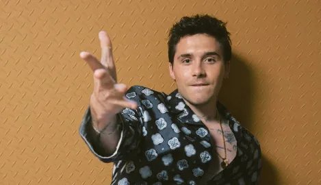 贝克汉姆长子回应婆媳不和传闻，公开妻子未穿妈妈设计婚纱的原因，咋回事？