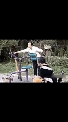 一段搞笑的文字与一张搞笑的图片相比，哪个能更让你快乐？