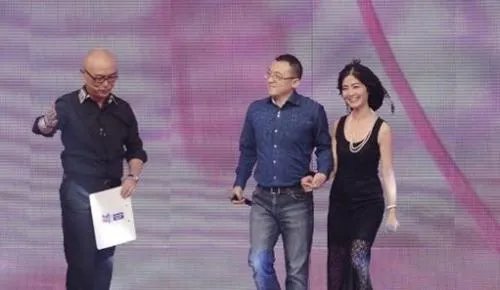 51岁女嘉宾牵手小17岁帅哥 非诚勿扰上演惊天逆袭