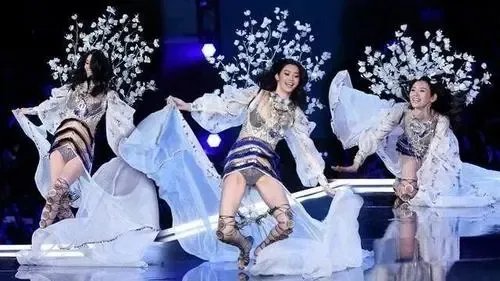 扶奚梦瑶的模特不能再走维密是怎么回事