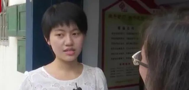 收到清华通知书女生说北大考砸了，她会继续复读考北大吗?