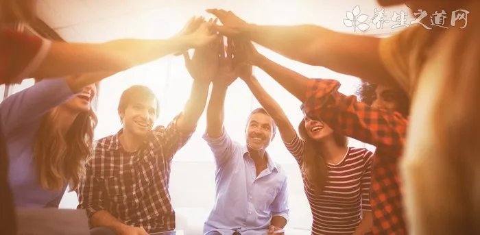 mc天佑睡女徒弟的照片曝光，自曝和2女徒弟同床共枕艳福不浅