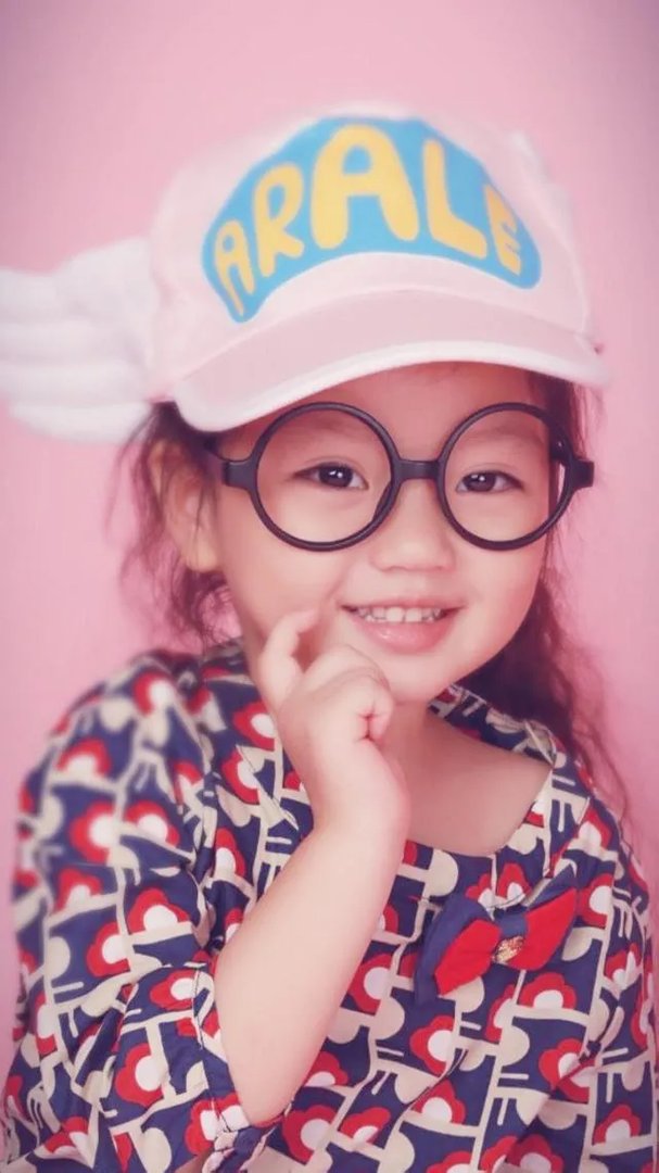 阿拉蕾(崔雅涵)是谁的女儿?