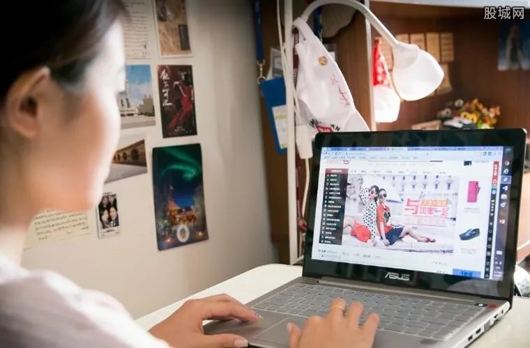 女子网购收到鳄鱼 网购保健品拆快递时瞬间被吓傻