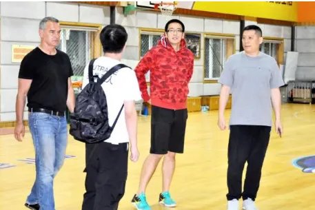 四川男篮主帅鲍曼已抵达成都了吗？