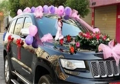 婚礼车花怎么装饰 婚车布置仿真花效果好吗