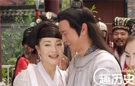 想与丫鬟偷欢 结果竟然被夫人灌了一肚子尿