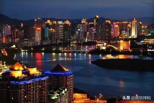 深圳、厦门、大连三个城市,哪个城市不是经济特区？