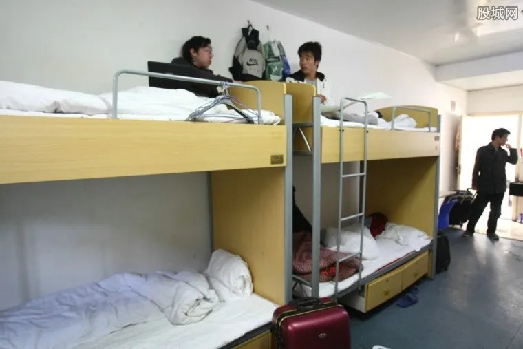 天价宿舍1万6一年 这么高的住宿费合理吗？