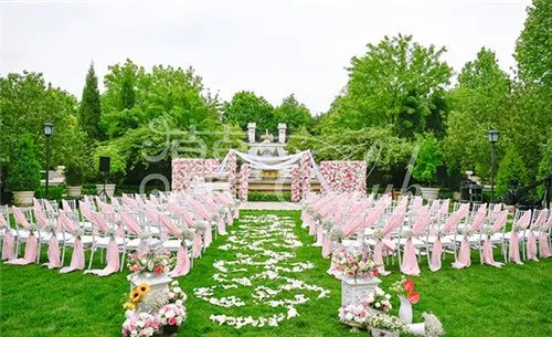 夏天婚礼新郎穿什么合适 如何打造浪漫夏季婚礼