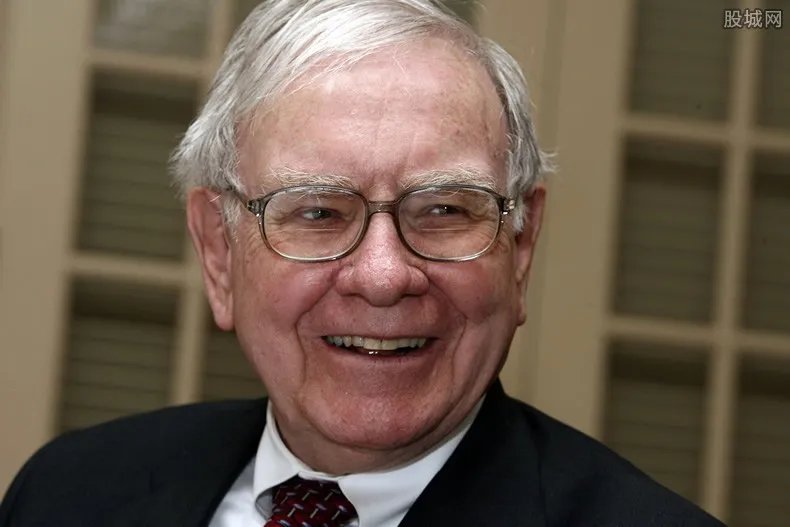 “股神”巴菲特罕见巨亏近3000亿 一个季度就亏损这么多