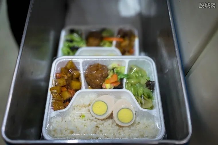 高铁盒饭停止使用 全国铁路将停止使用常温链盒饭
