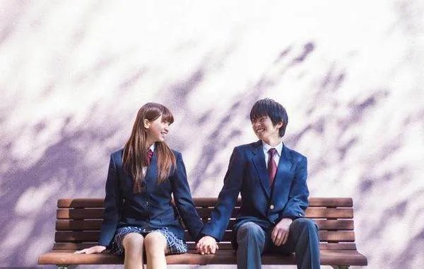 高中防范早恋标语内容说了什么？