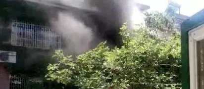 安徽合肥一小区发生火灾是由何而起？