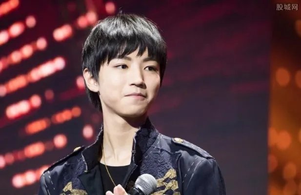 李佳宁王俊凯亲吻视频 初恋女友竟然是她