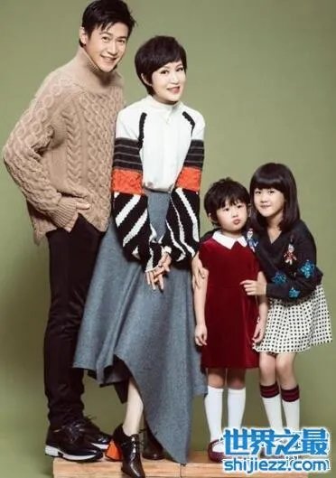 陆毅鲍蕾一家四口照片曝光，一家四口全是大长腿 