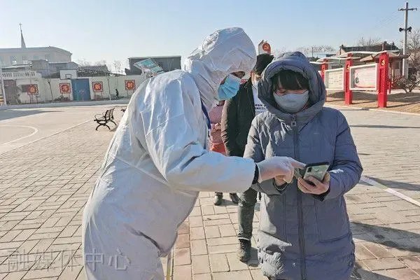 张文宏说在未来抗疫要有三个武器，你认可他的这一观点吗？