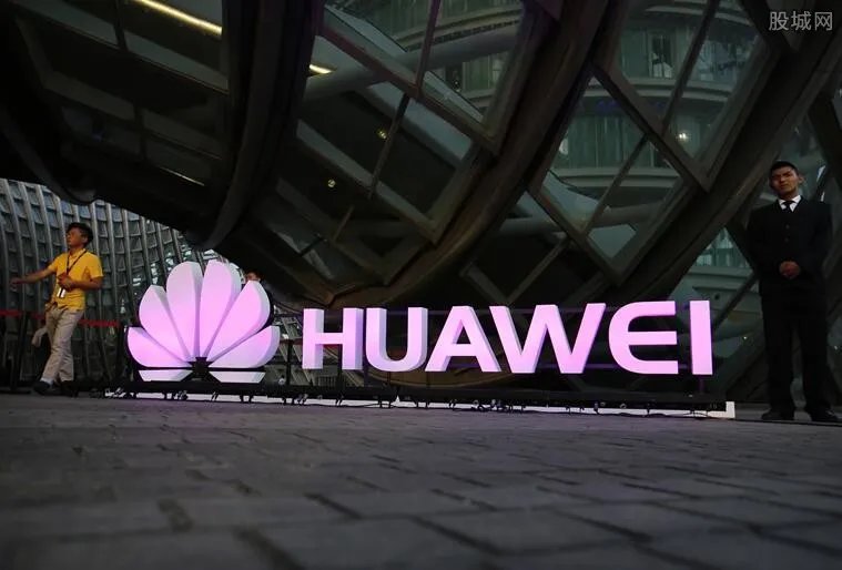 鸿蒙系统年底问世 华为手机售价约为2000元