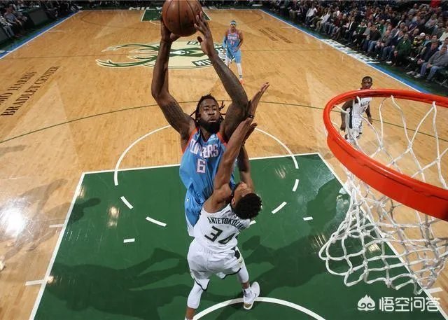 雄鹿和快船比赛中场结束前,字母哥受伤离场是怎么回事?