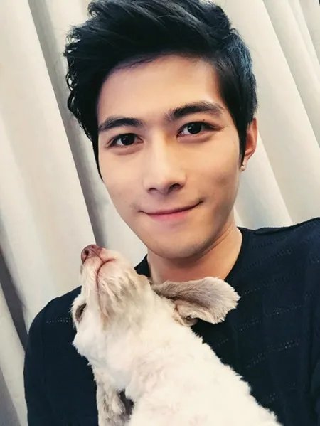 陈学冬整容前照片被扒 陈被骂鼻子整的太夸张