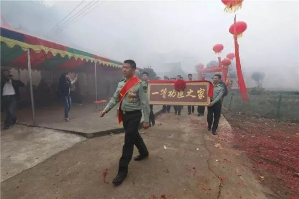 95后战士2分钟救4人获一等功，军队一等功代表着什么？