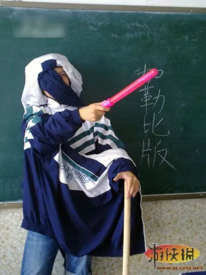 大奶&小内亮瞎双眼！细数校服的32种奇葩穿法