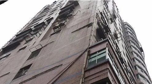 少年被高空坠物砸中眼睛状告整栋楼居民是怎么回事?