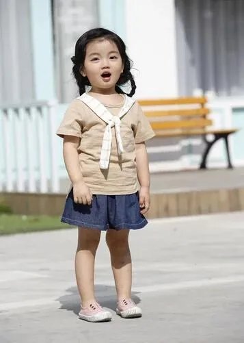 阿拉蕾(崔雅涵)是谁的女儿？