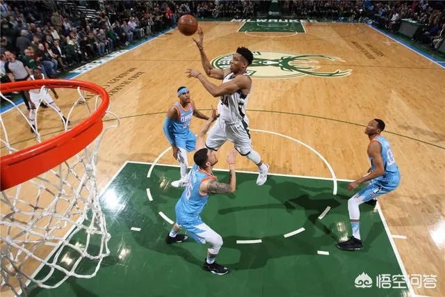 雄鹿和快船比赛中场结束前,字母哥受伤离场是怎么回事?