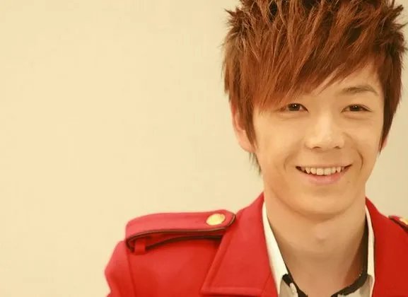 吴雅婷比王栎鑫大几岁?