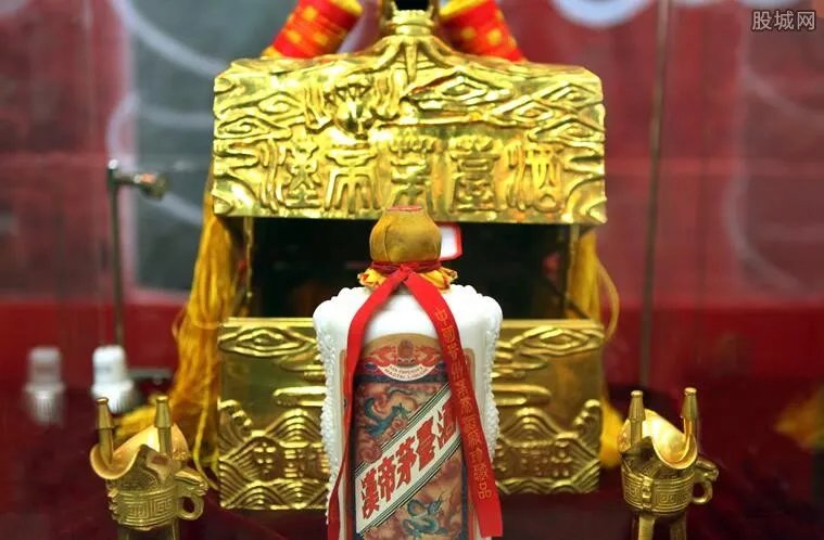 茅台总市值破万亿 股价逼近800元涨幅超140倍