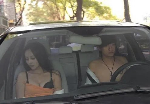 【图】疑似赵奕欢魏晨亲密照曝光 揭秘两人到底是何关系