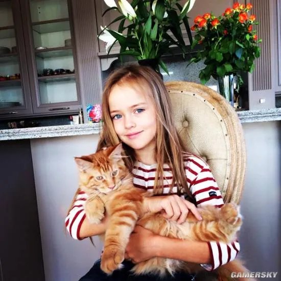 曾经被喻为世界最美萝莉 如今12岁亭亭玉立似少女