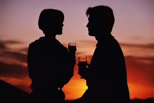 90后女生立遗嘱将房产留闺蜜，为何当代年轻人不注重“香火”了？