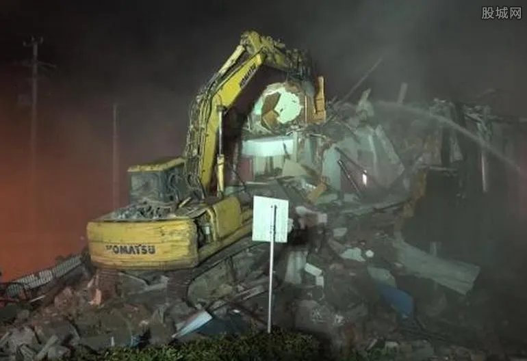 最牛钉子屋拆除 霸占马路中间14年获最高补偿