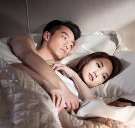 林西娅与郑凯床照曝光 网友大爆小猎豹是gay