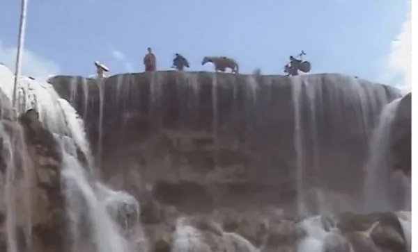 九寨沟瀑布垮塌了吗？