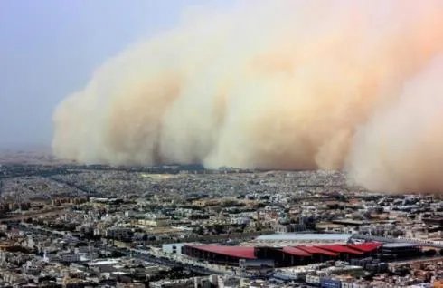 沙尘暴侵袭悉尼：沙尘暴图片末日的景象（图）