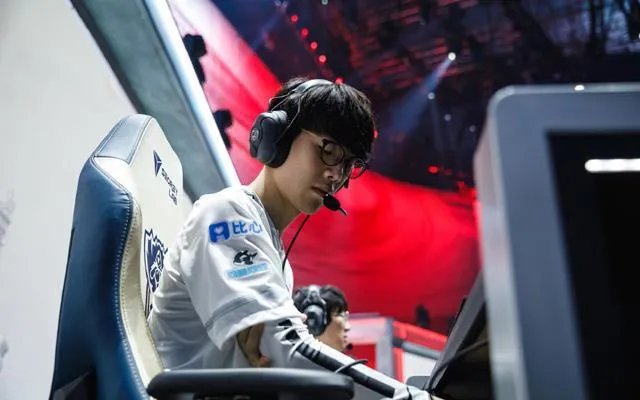 Theshy道歉上了热搜，想听听对IG和shy哥的客观看法，可以吗？