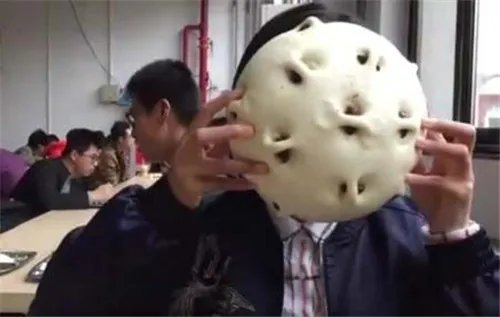 人大6元馒头走红 网友称:比脸大,一个够一个宿舍吃！