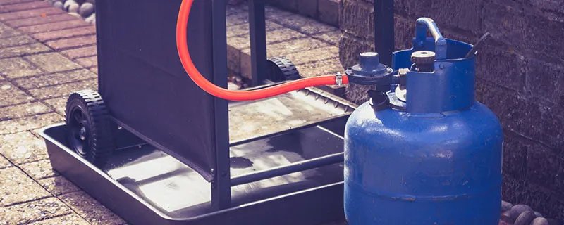 煤气罐着火先灭火还是先关阀门 煤气罐着火先关什么