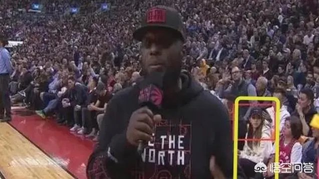 猛龙VS尼克斯比赛结束后,林书豪急不可耐和一人合影引中国球迷轰动,她是什么来历?