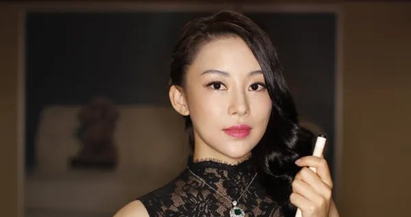 最美台球女裁判吕帅希，三围完胜柳岩，直言以后想生4个孩子，你怎么看？