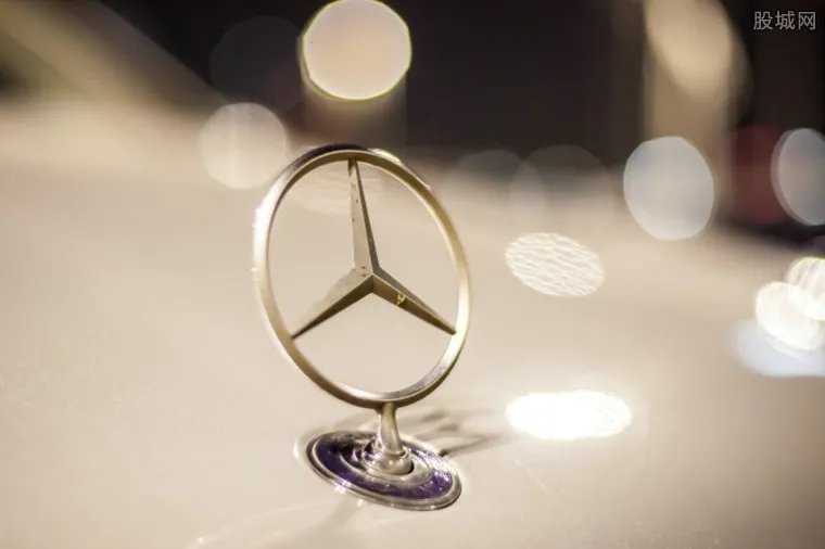 奔驰a200l报价及图片 奔驰a200三厢上市时间