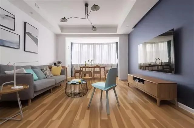 客厅和阳台窗帘如何装,看完才恍然大悟!